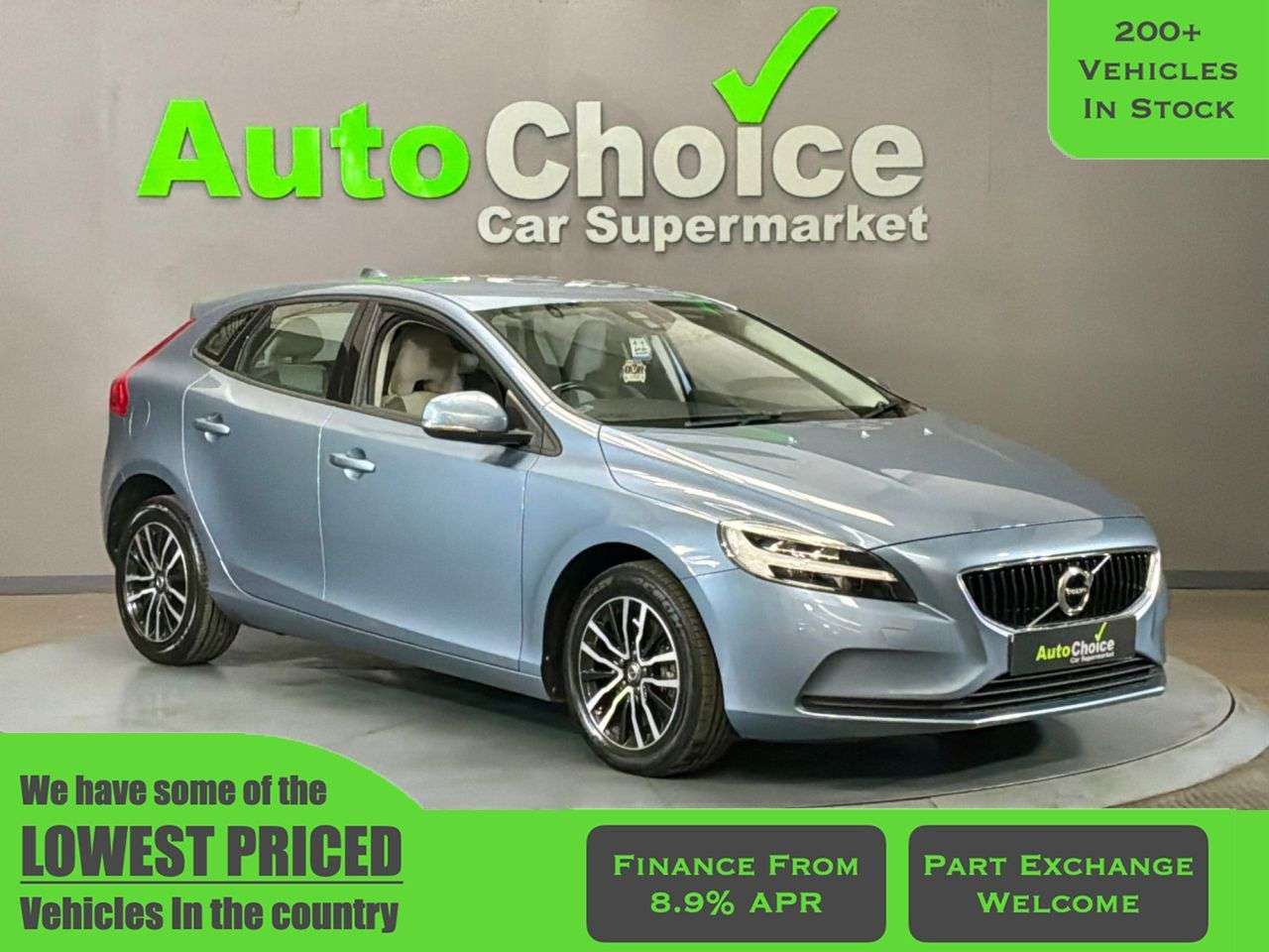 A 2017 VOLVO V40 1.5 T3 Momentum Nav Plus Hatchback 5dr Petrol Auto Euro 6 (s/s) (152 ps) in A 2017 VOLVO V40 1.5 T3 Momentum Nav Plus Hatchback 5dr Petrol Auto Euro 6 (s/s) (152 ps) in