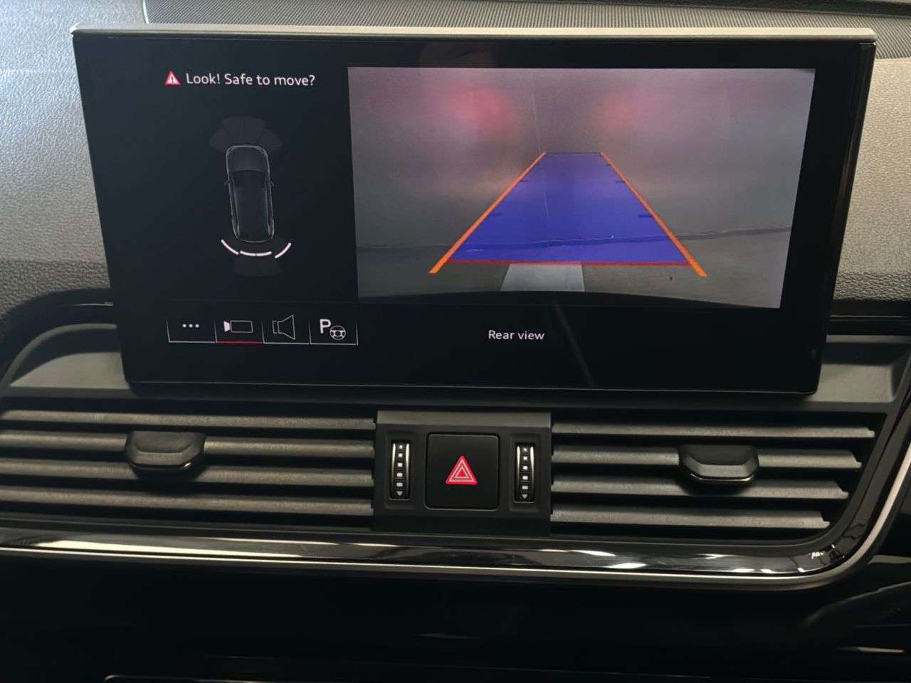 2024 AUDI SQ5 2024 AUDI SQ5