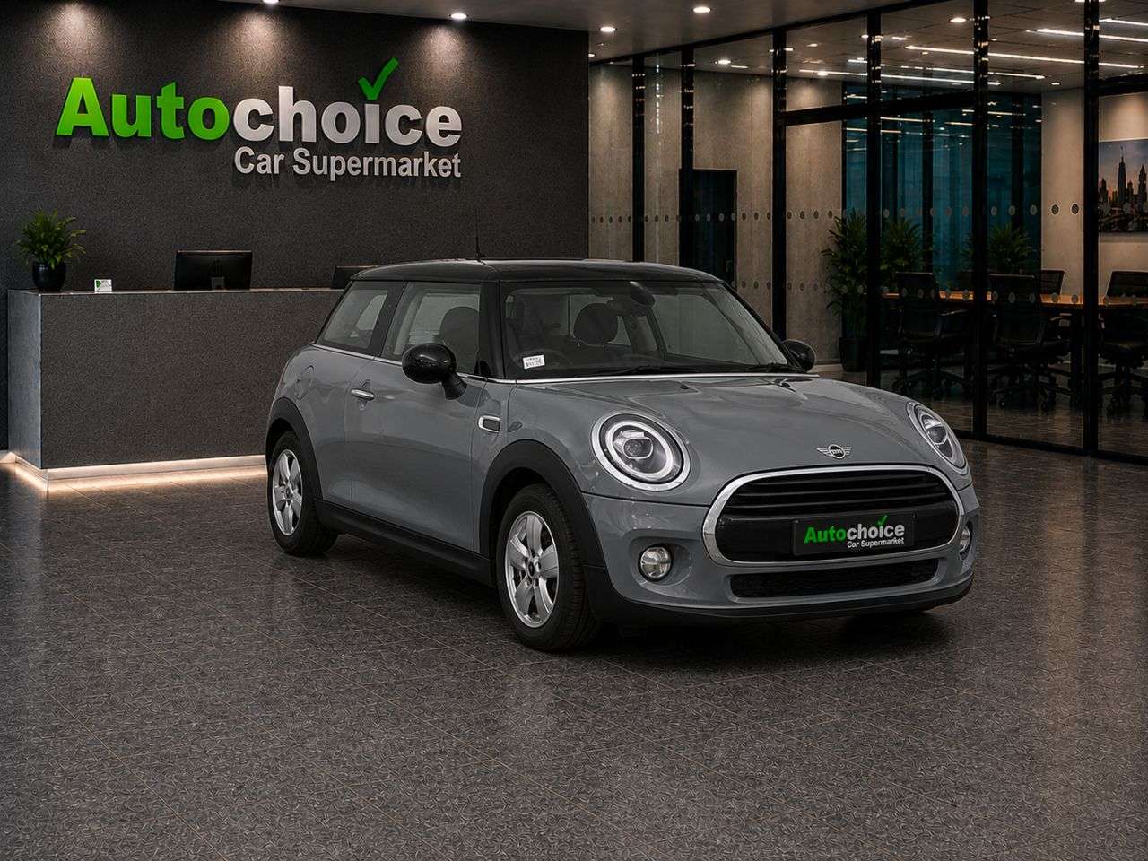 A 2018 MINI HATCH 1.5 Cooper Hatchback 3dr Petrol Steptronic Euro 6 (s/s) (136 ps) in Blackbu A 2018 MINI HATCH 1.5 Cooper Hatchback 3dr Petrol Steptronic Euro 6 (s/s) (136 ps) in Blackbu