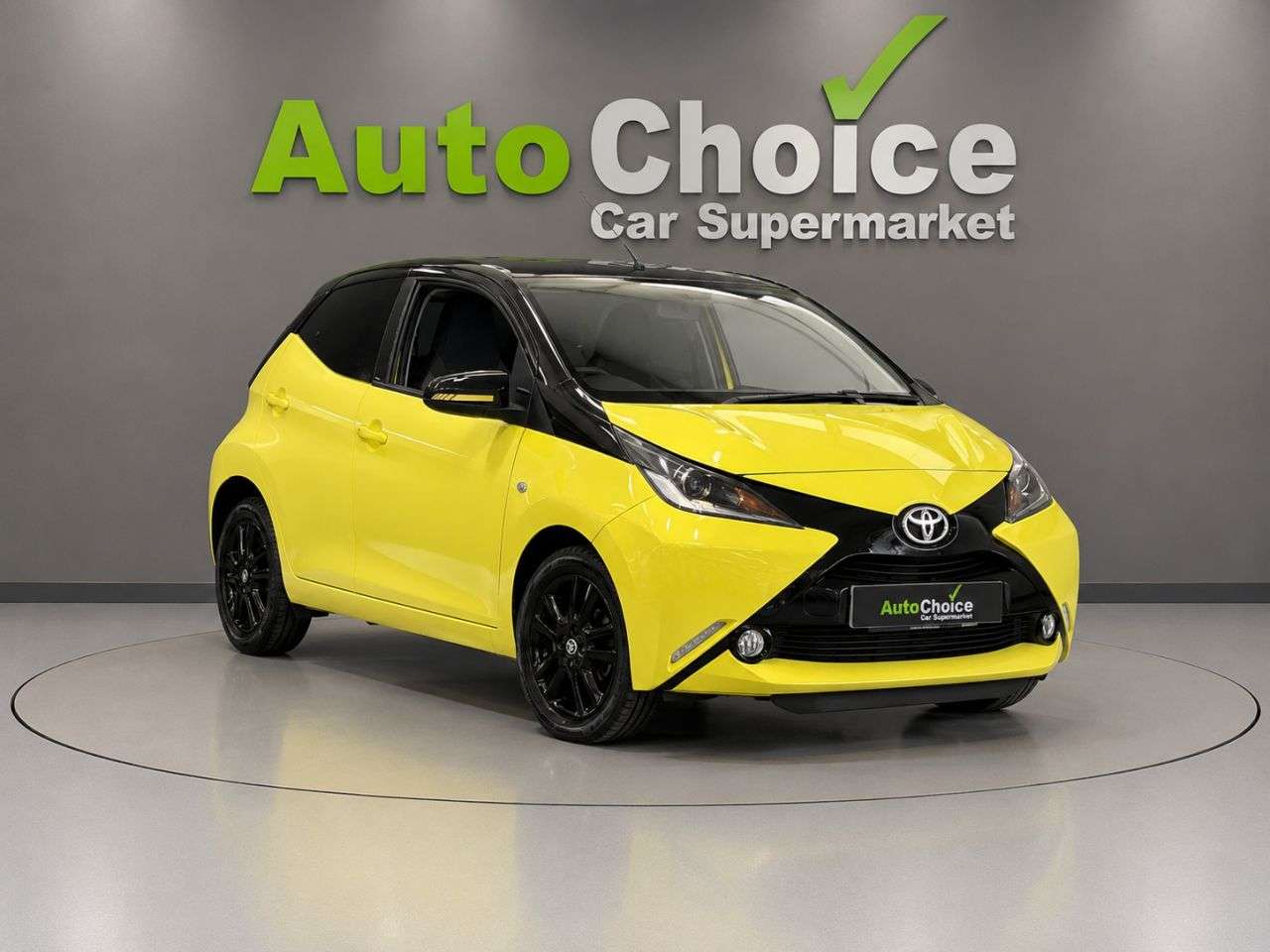 A 2017 TOYOTA AYGO 1.0 VVT-i x-cite 3 Yellow Bi-Tone Hatchback 5dr Petrol Manual Euro 6 (68 ps A 2017 TOYOTA AYGO 1.0 VVT-i x-cite 3 Yellow Bi-Tone Hatchback 5dr Petrol Manual Euro 6 (68 ps