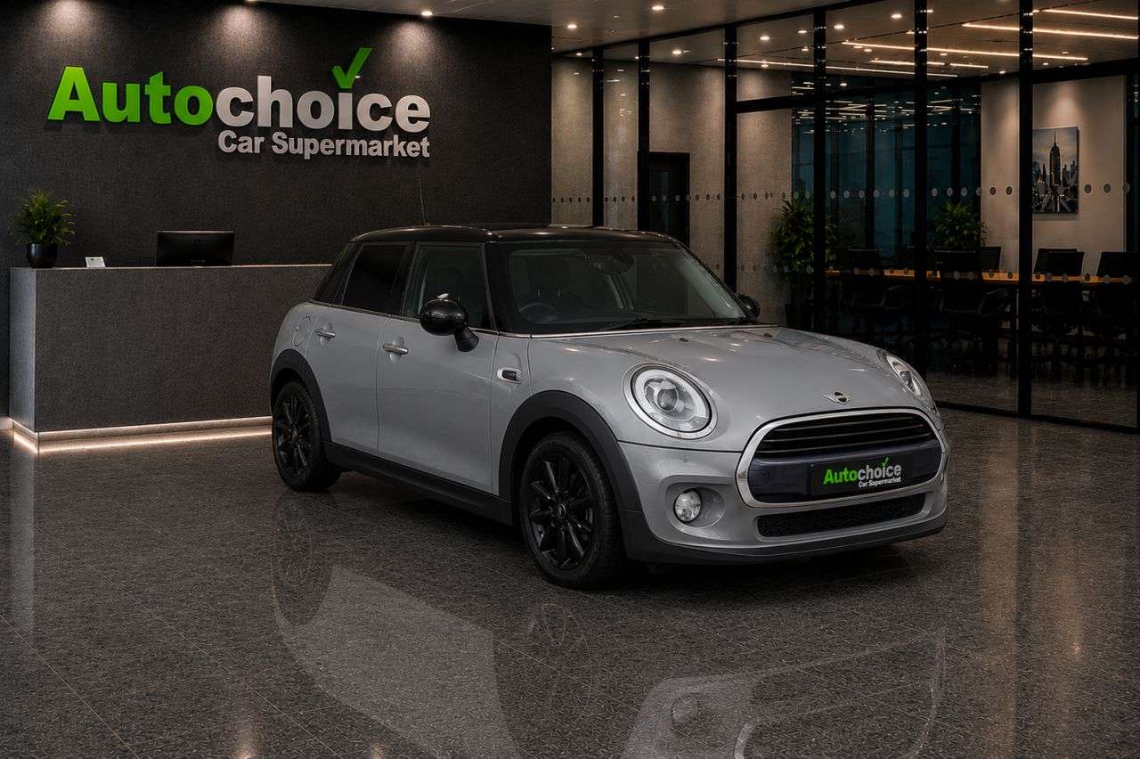 A 2018 MINI HATCH 1.5 Cooper Hatchback 5dr Petrol Auto Euro 6 (s/s) (136 ps) in Blackburn Fin A 2018 MINI HATCH 1.5 Cooper Hatchback 5dr Petrol Auto Euro 6 (s/s) (136 ps) in Blackburn Fin