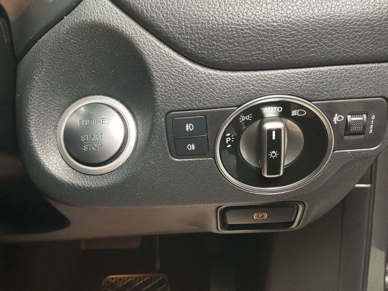 2018 MERCEDES-BENZ 180 2018 MERCEDES-BENZ 180