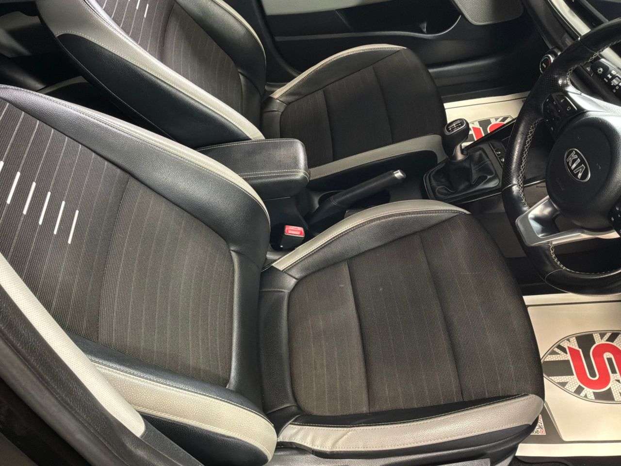 2019 KIA STONIC 2019 KIA STONIC