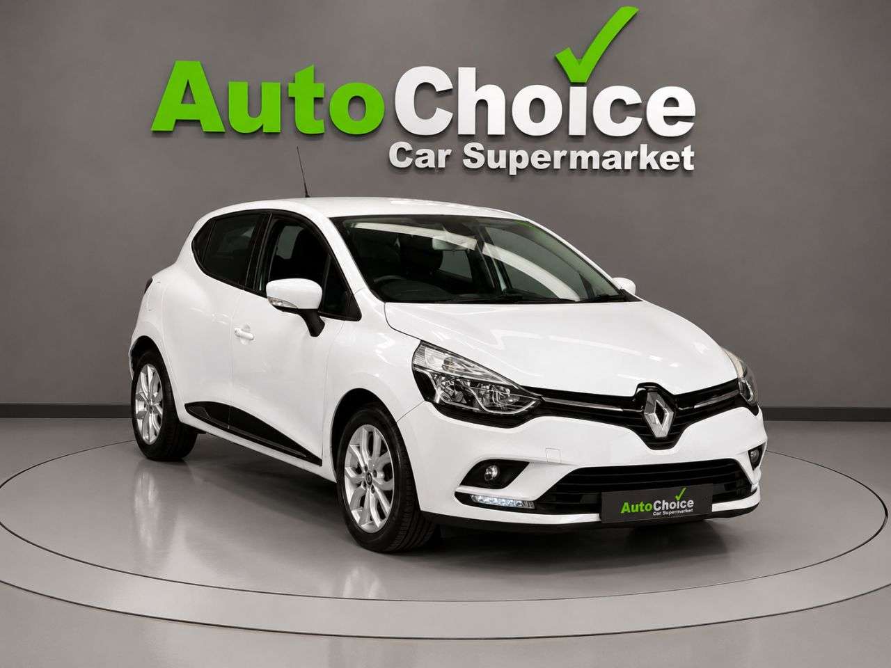 A 2016 RENAULT CLIO 1.5 dCi Dynamique Nav Hatchback 5dr Diesel EDC Euro 6 (s/s) (90 ps) in Blac A 2016 RENAULT CLIO 1.5 dCi Dynamique Nav Hatchback 5dr Diesel EDC Euro 6 (s/s) (90 ps) in Blac
