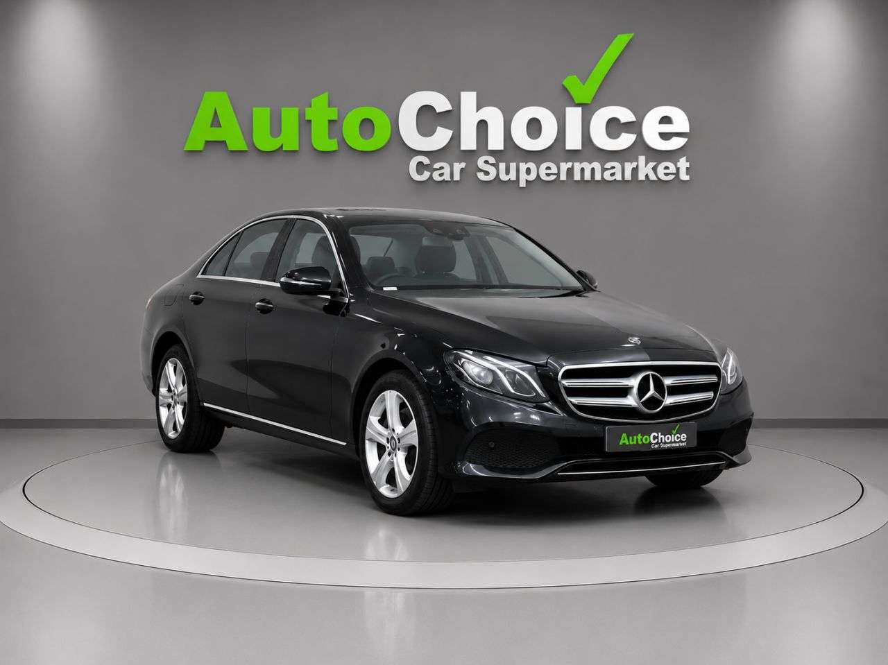 A 2017 MERCEDES-BENZ E CLASS 2.0 E220d SE Saloon 4dr Diesel G-Tronic+ 4MATIC Euro 6 (s/s) (194 ps) in Bl A 2017 MERCEDES-BENZ E CLASS 2.0 E220d SE Saloon 4dr Diesel G-Tronic+ 4MATIC Euro 6 (s/s) (194 ps) in Bl