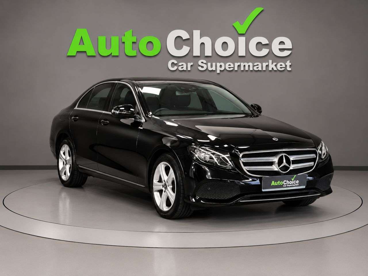 A 2017 MERCEDES-BENZ E CLASS 2.0 E220d SE Saloon 4dr Diesel G-Tronic+ 4MATIC Euro 6 (s/s) (194 ps) in Bl A 2017 MERCEDES-BENZ E CLASS 2.0 E220d SE Saloon 4dr Diesel G-Tronic+ 4MATIC Euro 6 (s/s) (194 ps) in Bl