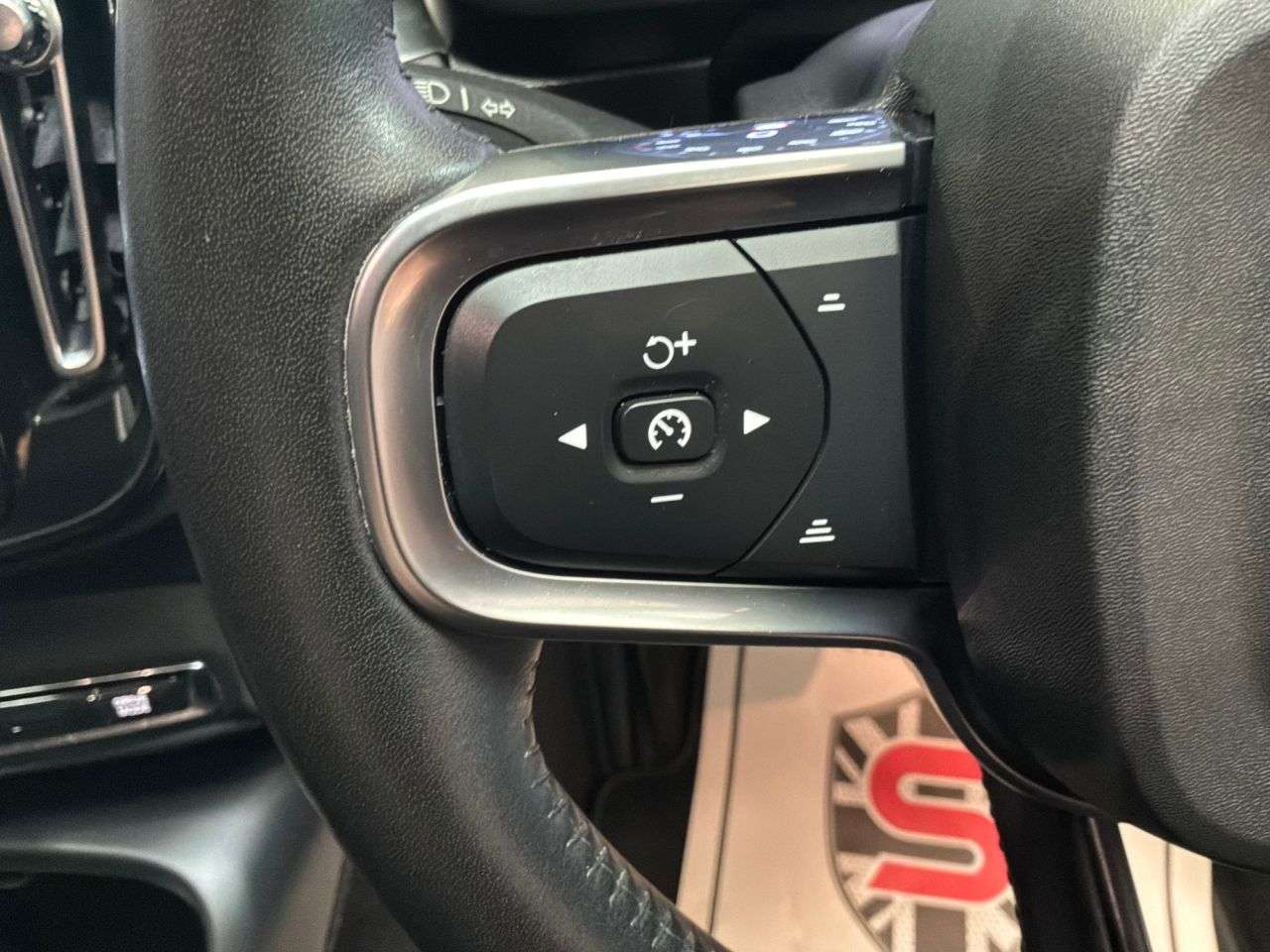 2020 VOLVO XC40 2020 VOLVO XC40