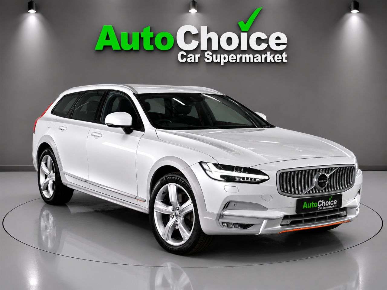 A 2018 VOLVO V90 CROSS COUNTRY 2.0 D4 Volvo Ocean Race Estate 5dr Diesel Auto AWD Euro 6 (s/s) (190 ps) in A 2018 VOLVO V90 CROSS COUNTRY 2.0 D4 Volvo Ocean Race Estate 5dr Diesel Auto AWD Euro 6 (s/s) (190 ps) in
