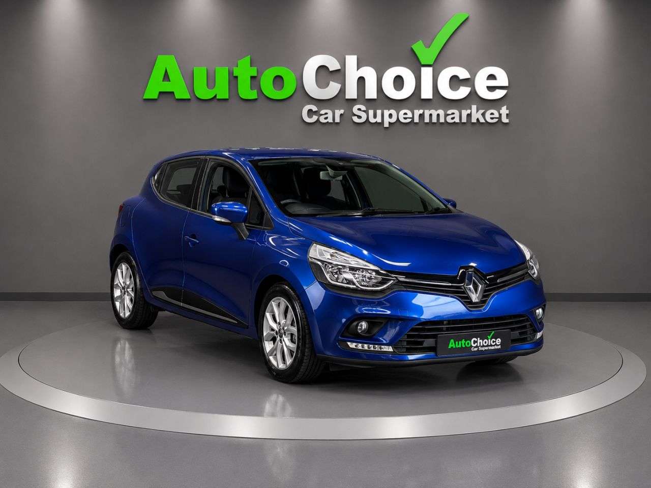 A 2017 RENAULT CLIO 1.2 16V Dynamique Nav Hatchback 5dr Petrol Manual Euro 6 (75 ps) in Blackbu A 2017 RENAULT CLIO 1.2 16V Dynamique Nav Hatchback 5dr Petrol Manual Euro 6 (75 ps) in Blackbu