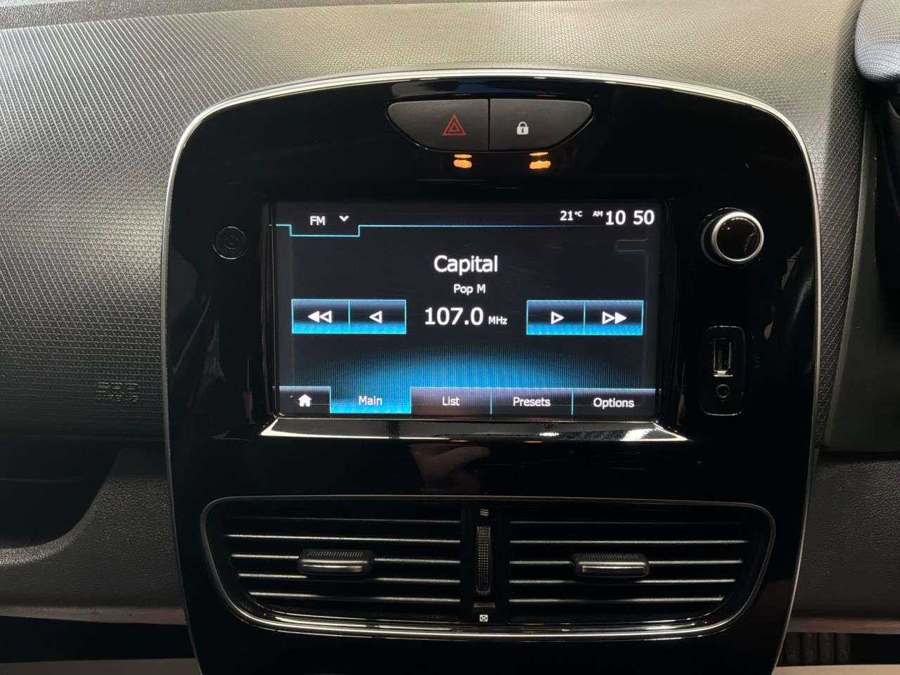 2017 RENAULT CLIO 2017 RENAULT CLIO