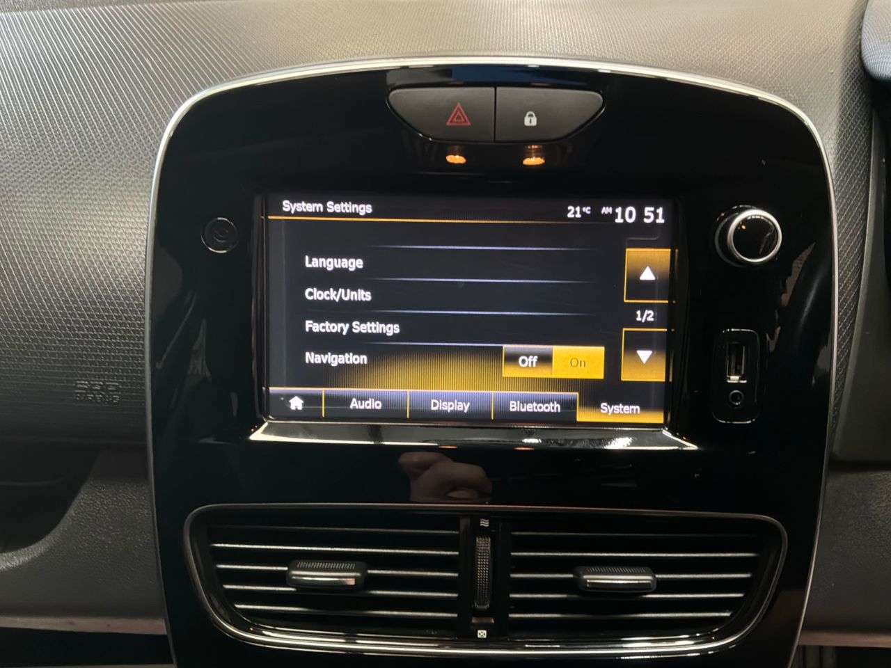 2017 RENAULT CLIO 2017 RENAULT CLIO