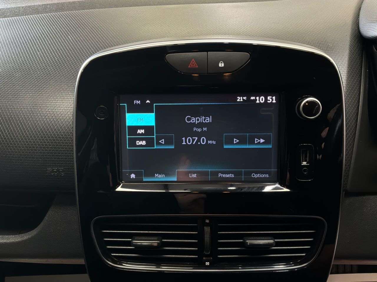 2017 RENAULT CLIO 2017 RENAULT CLIO