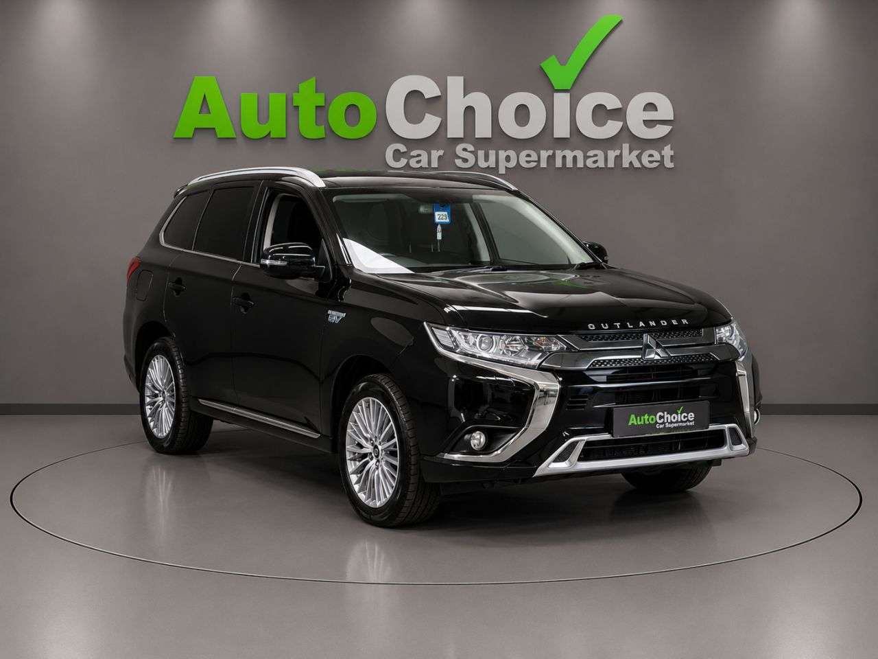 A 2020 MITSUBISHI OUTLANDER 2.4h TwinMotor 13.8kWh Design SUV 5dr Petrol Plug-in Hybrid CVT 4WD Euro 6 A 2020 MITSUBISHI OUTLANDER 2.4h TwinMotor 13.8kWh Design SUV 5dr Petrol Plug-in Hybrid CVT 4WD Euro 6