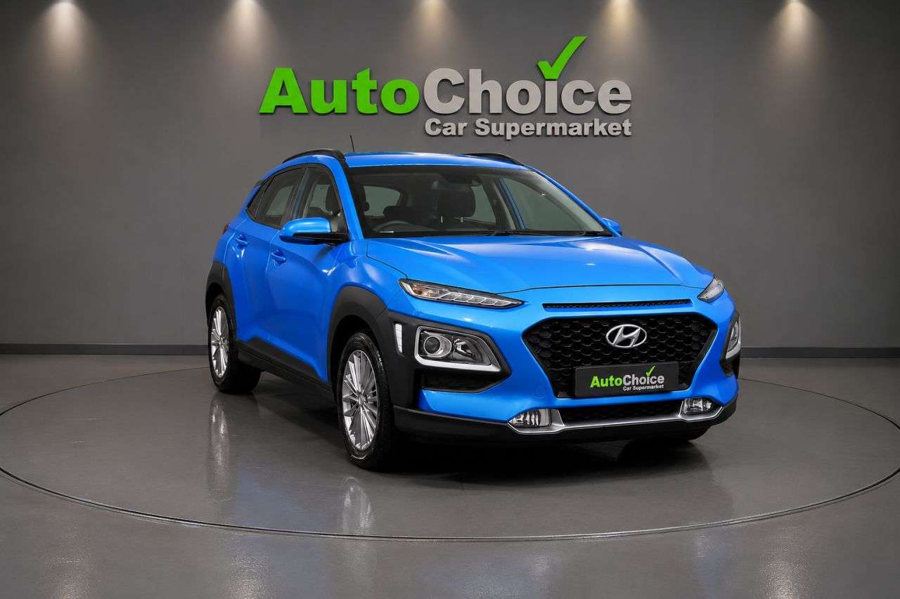 A 2018 HYUNDAI KONA 1.0 T-GDi Blue Drive SE SUV 5dr Petrol Manual Euro 6 (s/s) (120 ps) in Blac A 2018 HYUNDAI KONA 1.0 T-GDi Blue Drive SE SUV 5dr Petrol Manual Euro 6 (s/s) (120 ps) in Blac