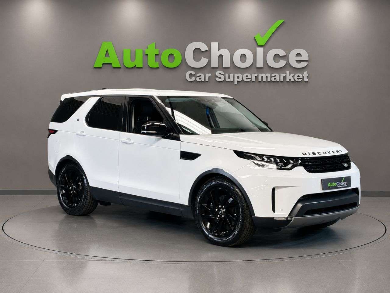A 2017 LAND ROVER DISCOVERY 2.0 SD4 SE SUV 5dr Diesel Auto 4WD Euro 6 (s/s) (240 ps) in Blackburn Finan A 2017 LAND ROVER DISCOVERY 2.0 SD4 SE SUV 5dr Diesel Auto 4WD Euro 6 (s/s) (240 ps) in Blackburn Finan