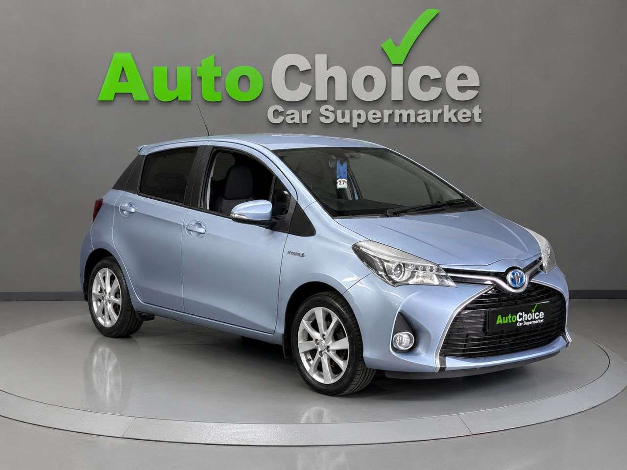 A 2015 TOYOTA YARIS 1.5 VVT-h Sport Hatchback 5dr Petrol Hybrid E-CVT Euro 6 (101 ps) in Blackb A 2015 TOYOTA YARIS 1.5 VVT-h Sport Hatchback 5dr Petrol Hybrid E-CVT Euro 6 (101 ps) in Blackb