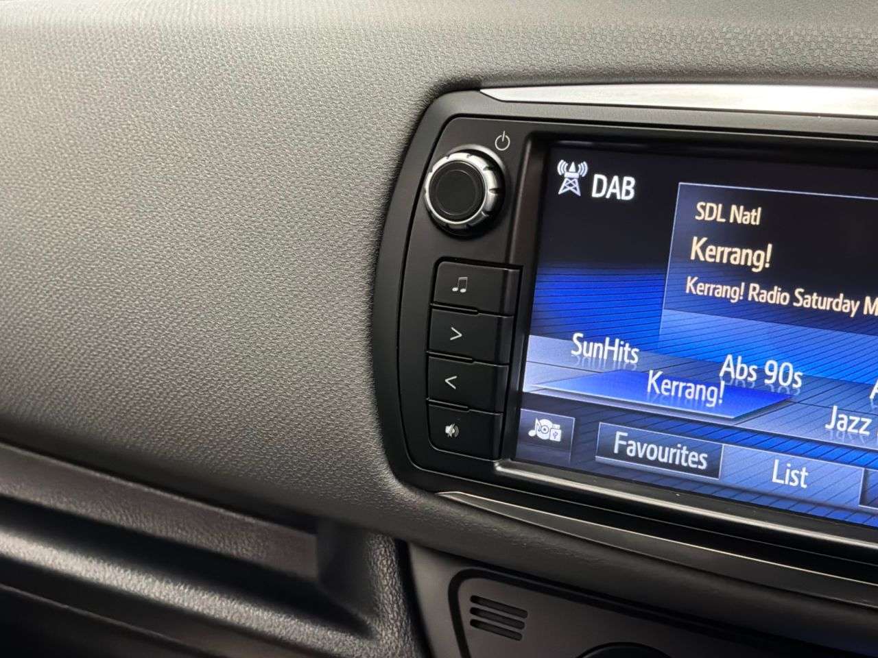 2015 TOYOTA YARIS 2015 TOYOTA YARIS