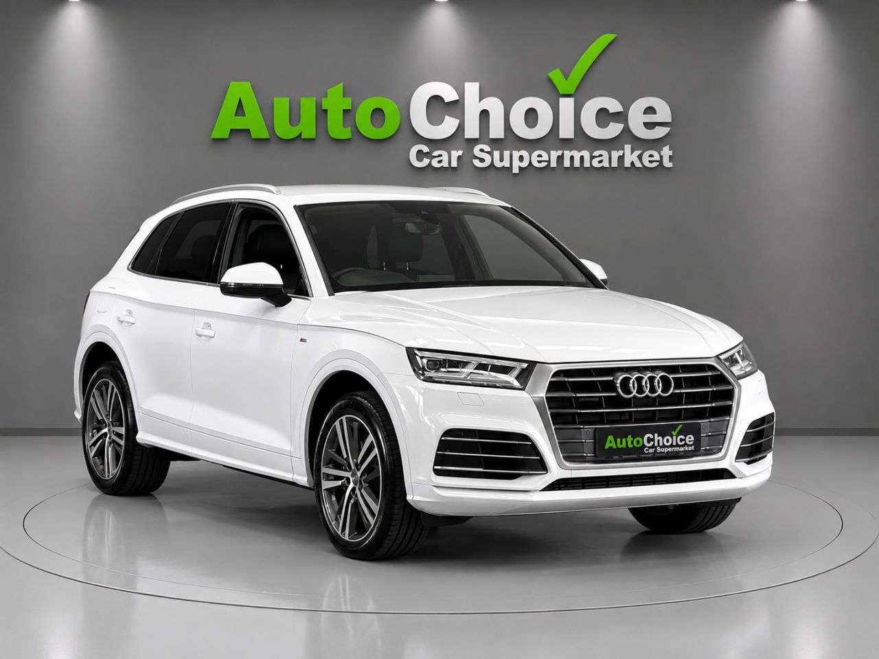 A 2019 AUDI Q5 2.0 TFSI 45 S line SUV 5dr Petrol S Tronic quattro Euro 6 (s/s) (245 ps) in A 2019 AUDI Q5 2.0 TFSI 45 S line SUV 5dr Petrol S Tronic quattro Euro 6 (s/s) (245 ps) in