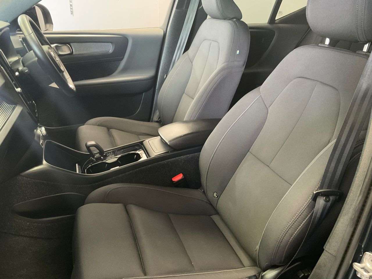 2021 VOLVO XC40 2021 VOLVO XC40