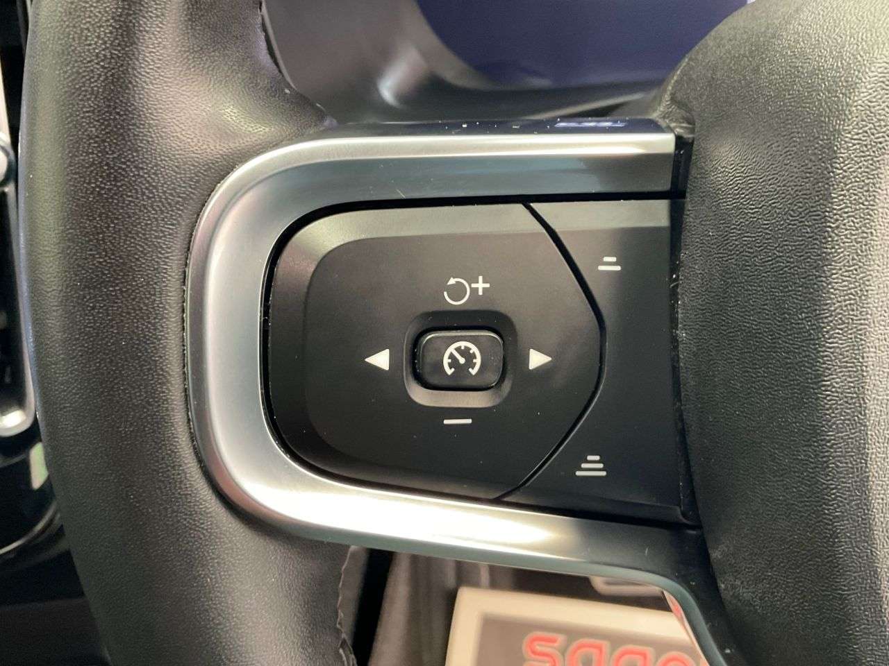 2021 VOLVO XC40 2021 VOLVO XC40