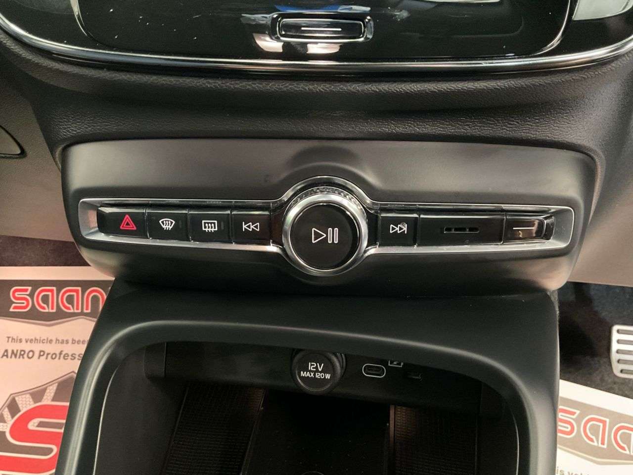 2021 VOLVO XC40 2021 VOLVO XC40