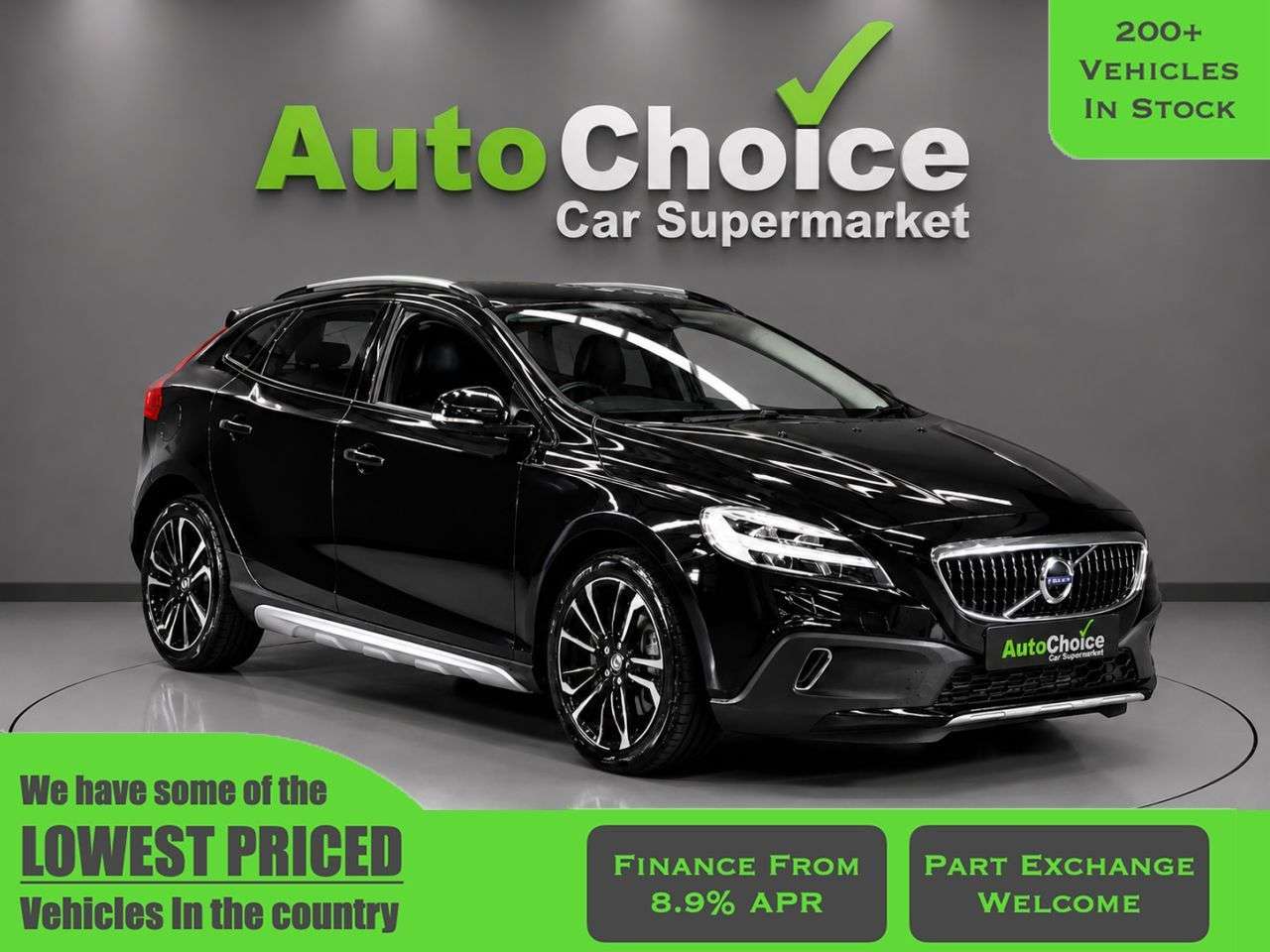 A 2018 VOLVO V40 CROSS COUNTRY 1.5 T3 GPF Pro Hatchback 5dr Petrol Auto Euro 6 (s/s) (152 ps) in Blackburn A 2018 VOLVO V40 CROSS COUNTRY 1.5 T3 GPF Pro Hatchback 5dr Petrol Auto Euro 6 (s/s) (152 ps) in Blackburn