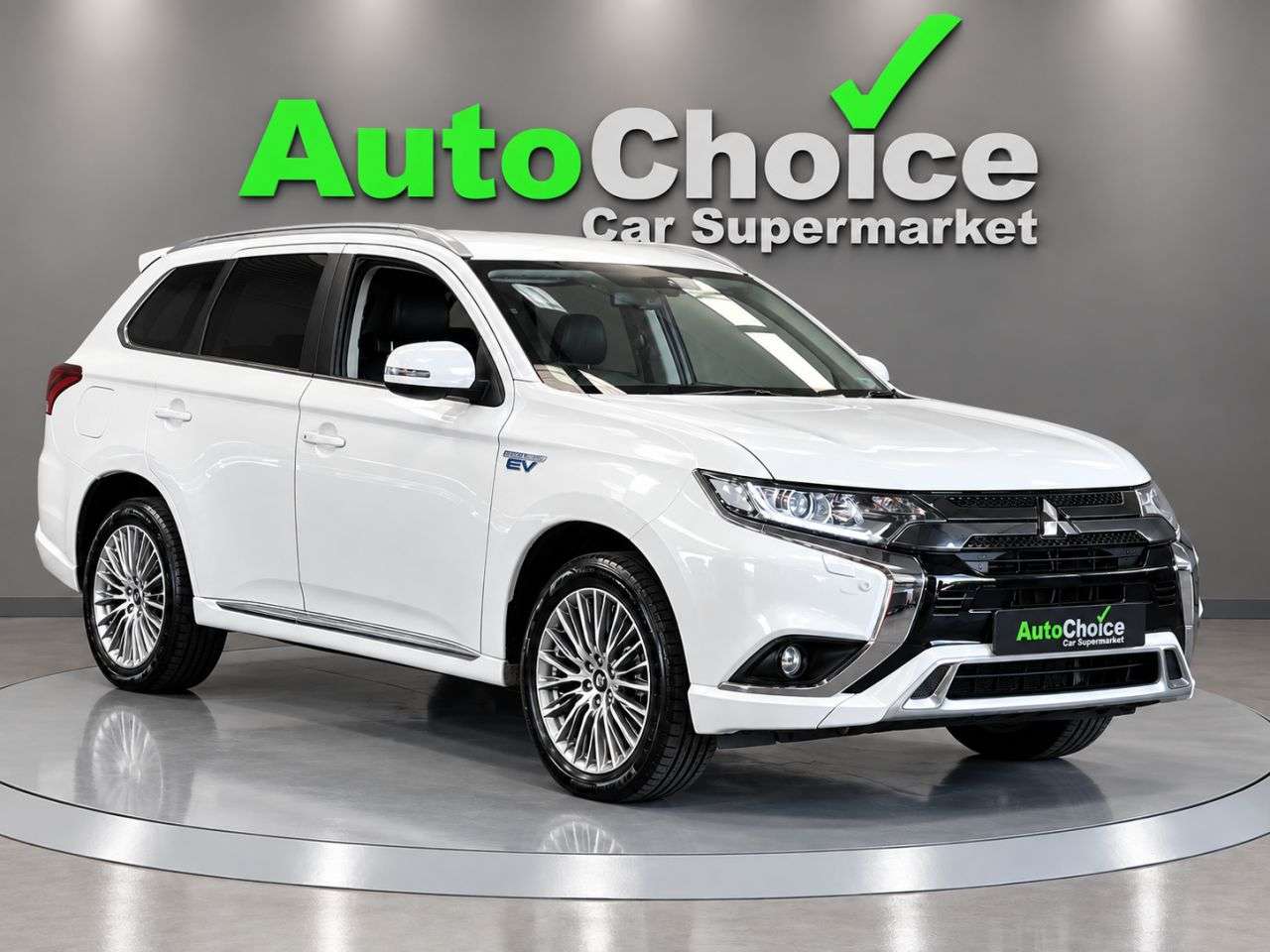 A 2019 MITSUBISHI OUTLANDER 2.4h TwinMotor 13.8kWh Juro SUV 5dr Petrol Plug-in Hybrid CVT 4WD Euro 6 (s A 2019 MITSUBISHI OUTLANDER 2.4h TwinMotor 13.8kWh Juro SUV 5dr Petrol Plug-in Hybrid CVT 4WD Euro 6 (s