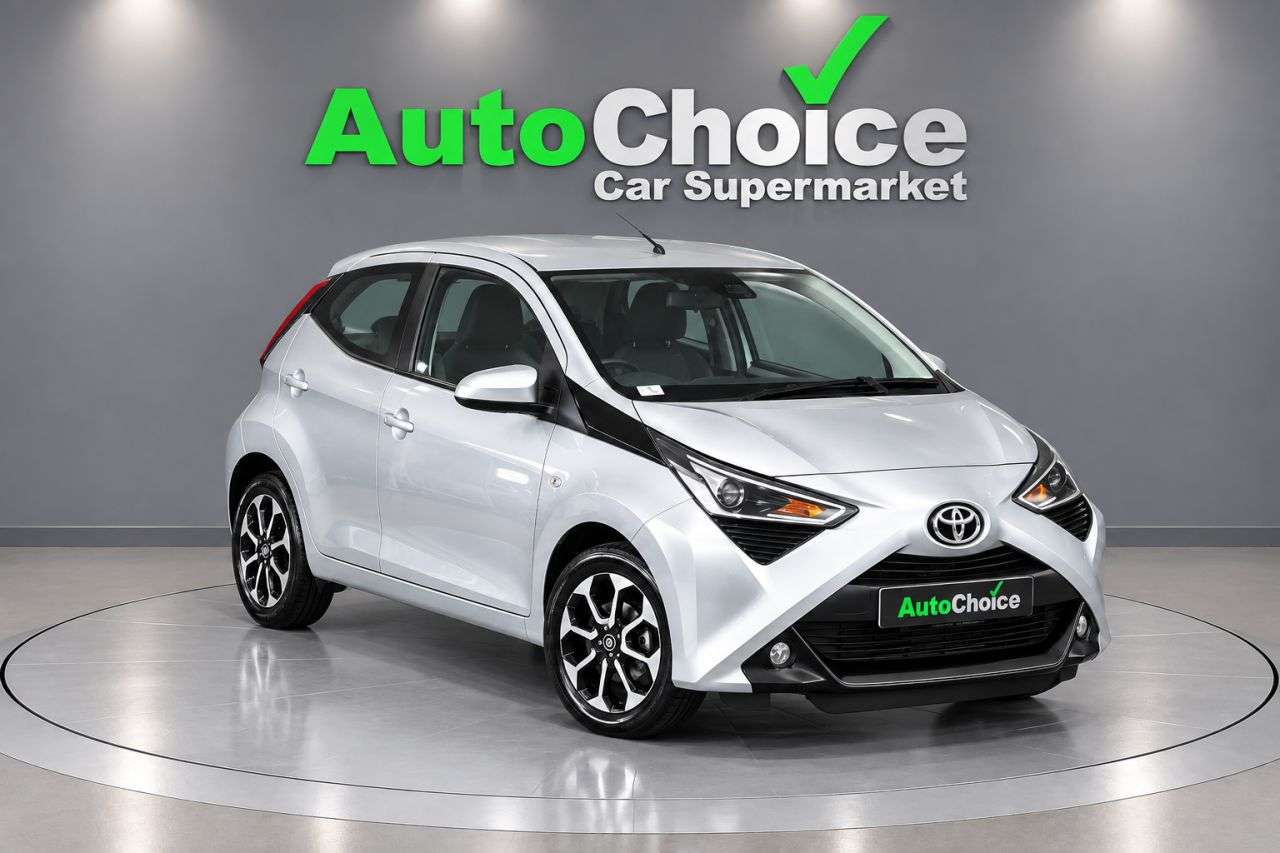 A 2021 TOYOTA AYGO 1.0 VVT-i x-play Hatchback 5dr Petrol Manual Euro 6 (s/s) (71 ps) *1 OWNER* A 2021 TOYOTA AYGO 1.0 VVT-i x-play Hatchback 5dr Petrol Manual Euro 6 (s/s) (71 ps) *1 OWNER*