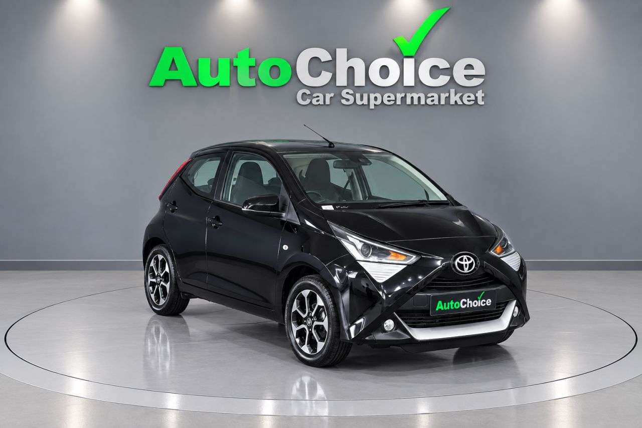 A 2021 TOYOTA AYGO 1.0 VVT-i x-play Hatchback 5dr Petrol Manual Euro 6 (s/s) (71 ps) A 2021 TOYOTA AYGO 1.0 VVT-i x-play Hatchback 5dr Petrol Manual Euro 6 (s/s) (71 ps)