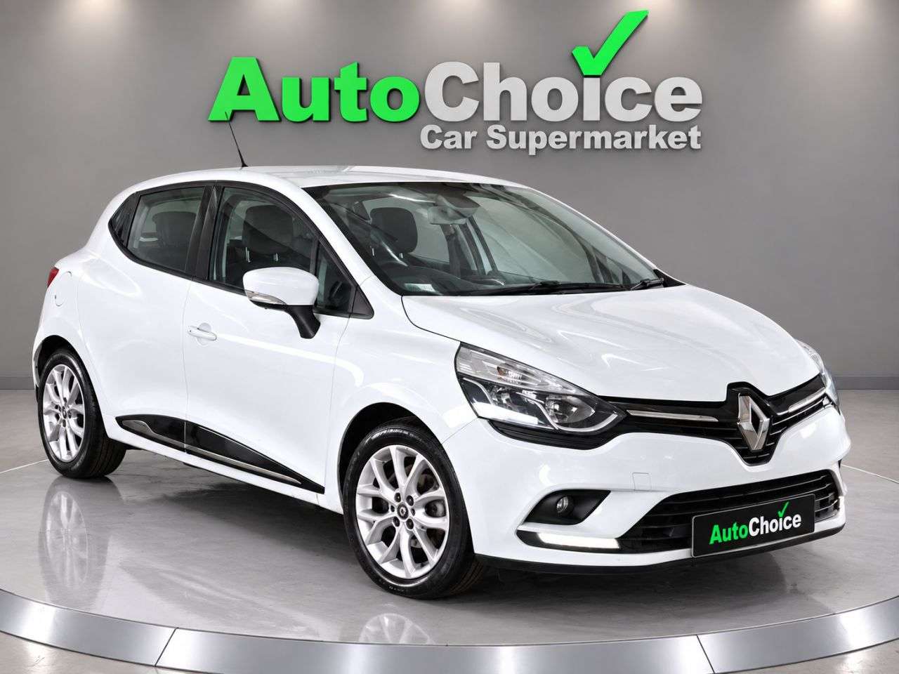 A 2018 RENAULT CLIO 1.2 16V Dynamique Nav Hatchback 5dr Petrol Manual Euro 6 (75 ps) in Blackbu A 2018 RENAULT CLIO 1.2 16V Dynamique Nav Hatchback 5dr Petrol Manual Euro 6 (75 ps) in Blackbu