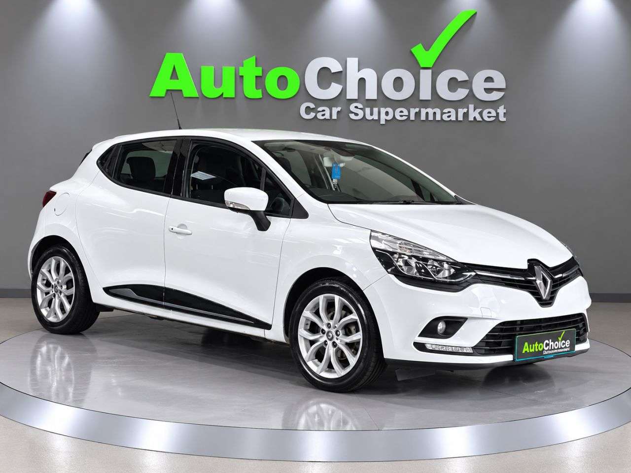 A 2018 RENAULT CLIO 1.2 16V Dynamique Nav Hatchback 5dr Petrol Manual Euro 6 (75 ps) in Blackbu A 2018 RENAULT CLIO 1.2 16V Dynamique Nav Hatchback 5dr Petrol Manual Euro 6 (75 ps) in Blackbu