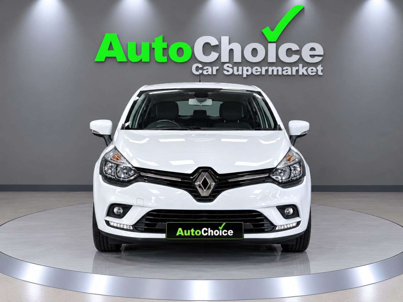 A 2018 RENAULT CLIO 1.2 16V Dynamique Nav Hatchback 5dr Petrol Manual Euro 6 (75 ps) in Blackbu A 2018 RENAULT CLIO 1.2 16V Dynamique Nav Hatchback 5dr Petrol Manual Euro 6 (75 ps) in Blackbu