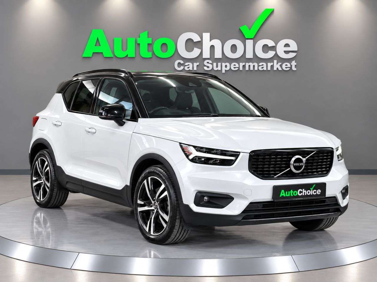 A 2019 VOLVO XC40 2.0 T4 R-Design SUV 5dr Petrol Auto AWD Euro 6 (s/s) (190 ps) in Blackburn A 2019 VOLVO XC40 2.0 T4 R-Design SUV 5dr Petrol Auto AWD Euro 6 (s/s) (190 ps) in Blackburn