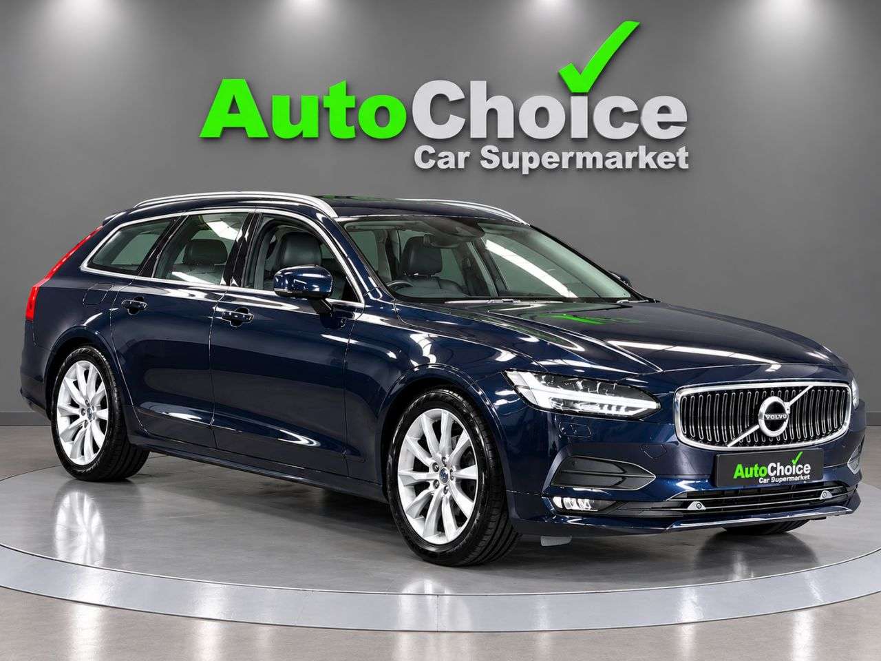A 2019 VOLVO V90 2.0 D4 Momentum Pro Estate 5dr Diesel Auto Euro 6 (s/s) (190 ps) in Blackbu A 2019 VOLVO V90 2.0 D4 Momentum Pro Estate 5dr Diesel Auto Euro 6 (s/s) (190 ps) in Blackbu