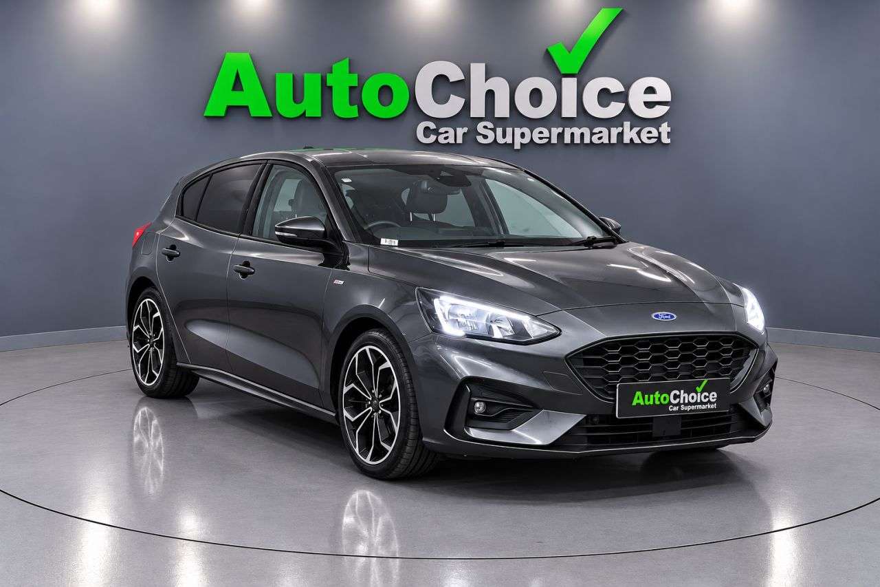 A 2019 FORD FOCUS 1.0T EcoBoost ST-Line X Hatchback 5dr Petrol Auto Euro 6 (s/s) (125 ps)in B A 2019 FORD FOCUS 1.0T EcoBoost ST-Line X Hatchback 5dr Petrol Auto Euro 6 (s/s) (125 ps)in B