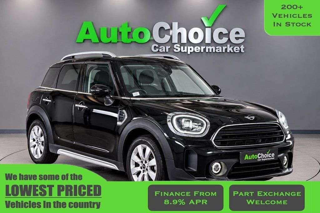 A 2022 MINI COUNTRYMAN 1.5 Cooper Classic SUV 5dr Petrol Steptronic Euro 6 (s/s) (136 ps) in Black A 2022 MINI COUNTRYMAN 1.5 Cooper Classic SUV 5dr Petrol Steptronic Euro 6 (s/s) (136 ps) in Black