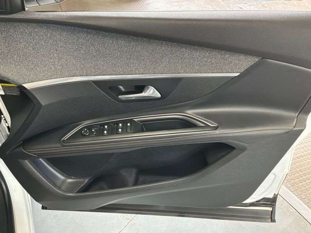 2018 PEUGEOT 5008 2018 PEUGEOT 5008
