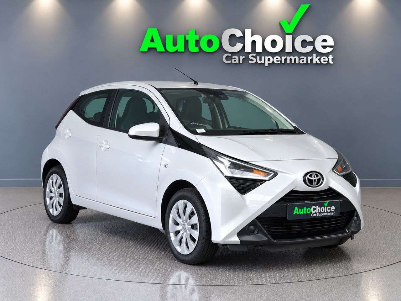 A 2021 TOYOTA AYGO 1.0 VVT-i x-play Hatchback 5dr Petrol Manual Euro 6 (s/s) (71 ps) In Blackb A 2021 TOYOTA AYGO 1.0 VVT-i x-play Hatchback 5dr Petrol Manual Euro 6 (s/s) (71 ps) In Blackb