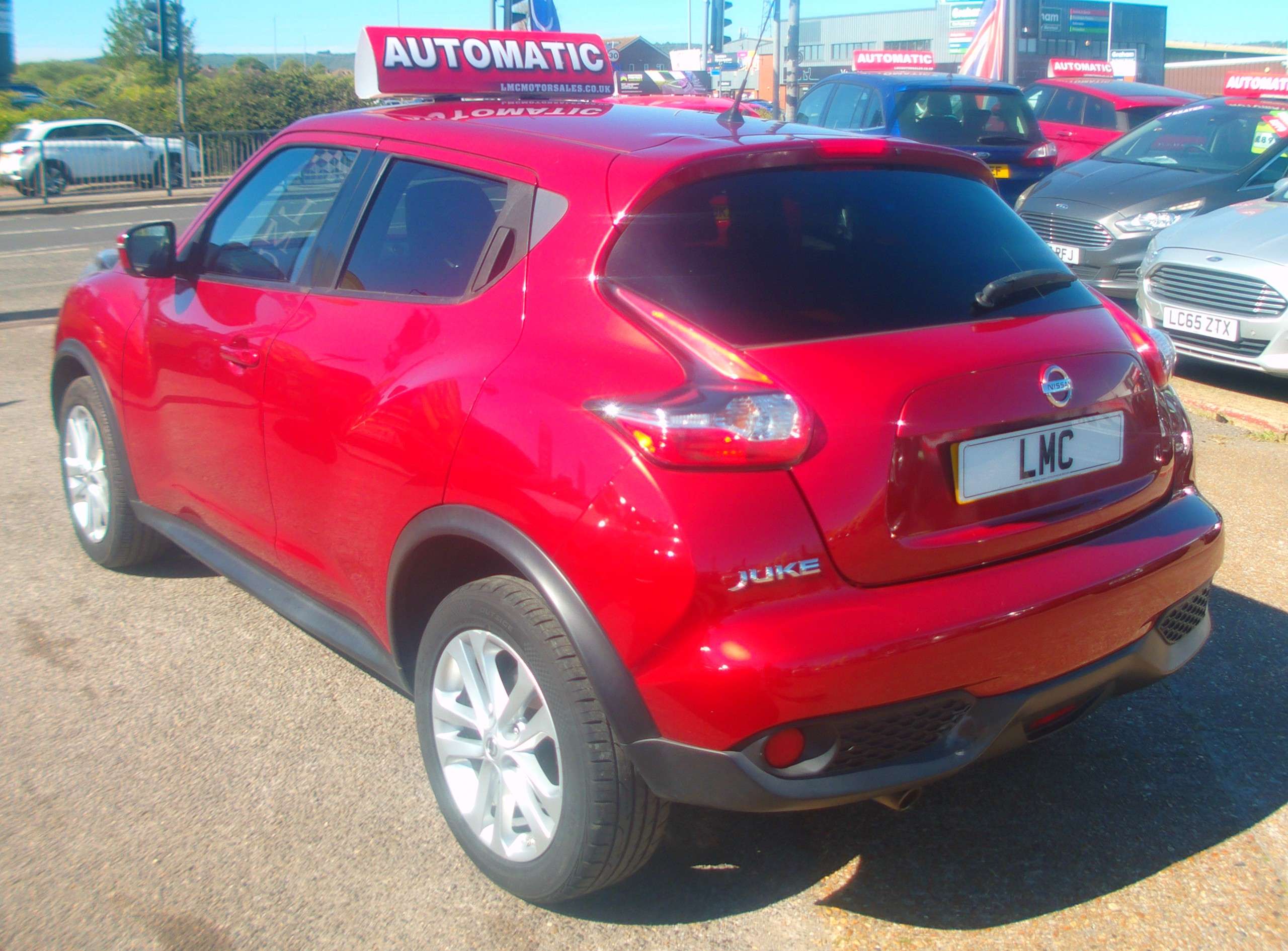 A 2014 NISSAN JUKE Automatic 1.6 Acenta Premium SUV 5dr Petrol XTRON A 2014 NISSAN JUKE Automatic 1.6 Acenta Premium SUV 5dr Petrol XTRON