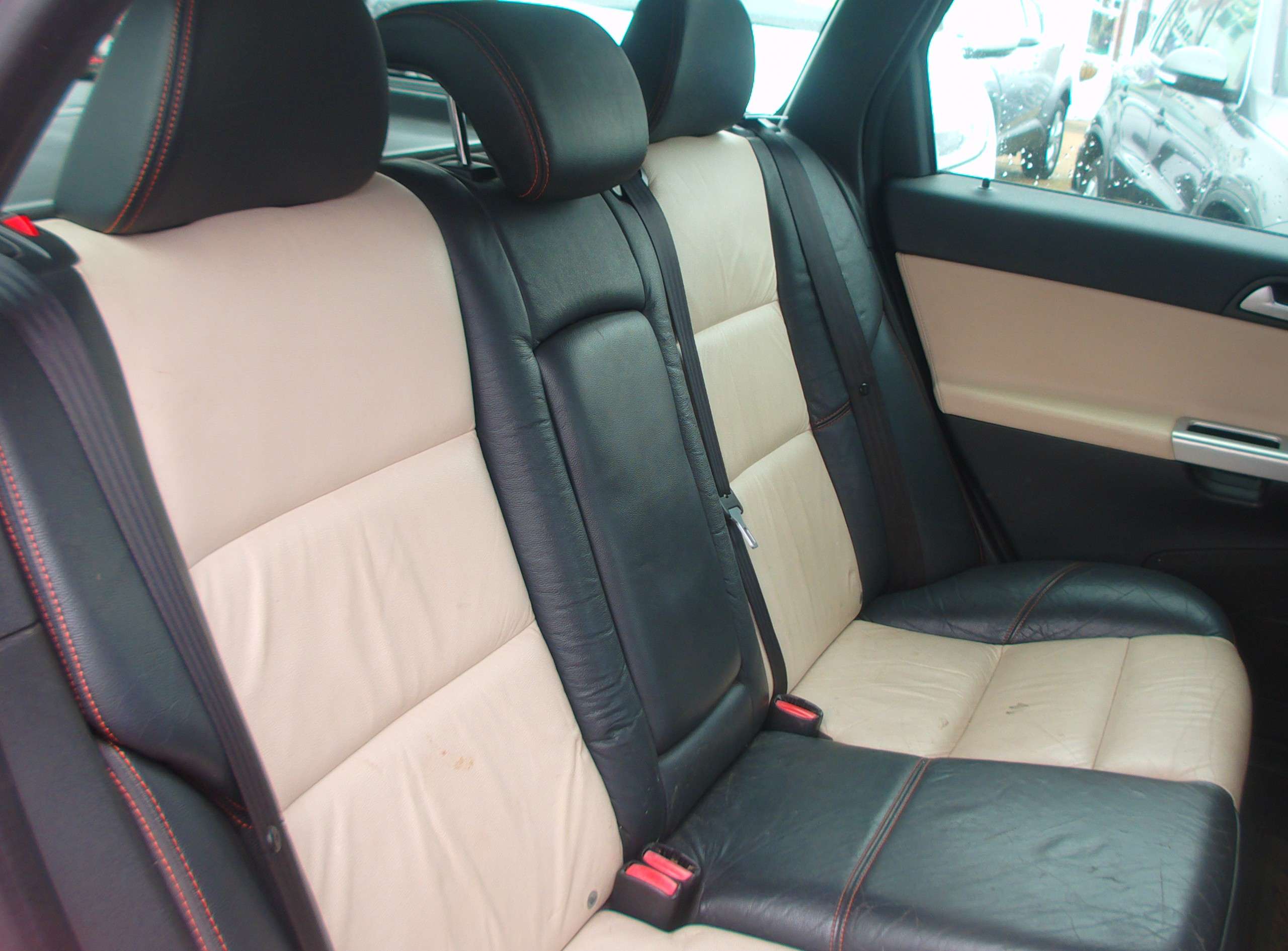 2011 VOLVO V50 2011 VOLVO V50