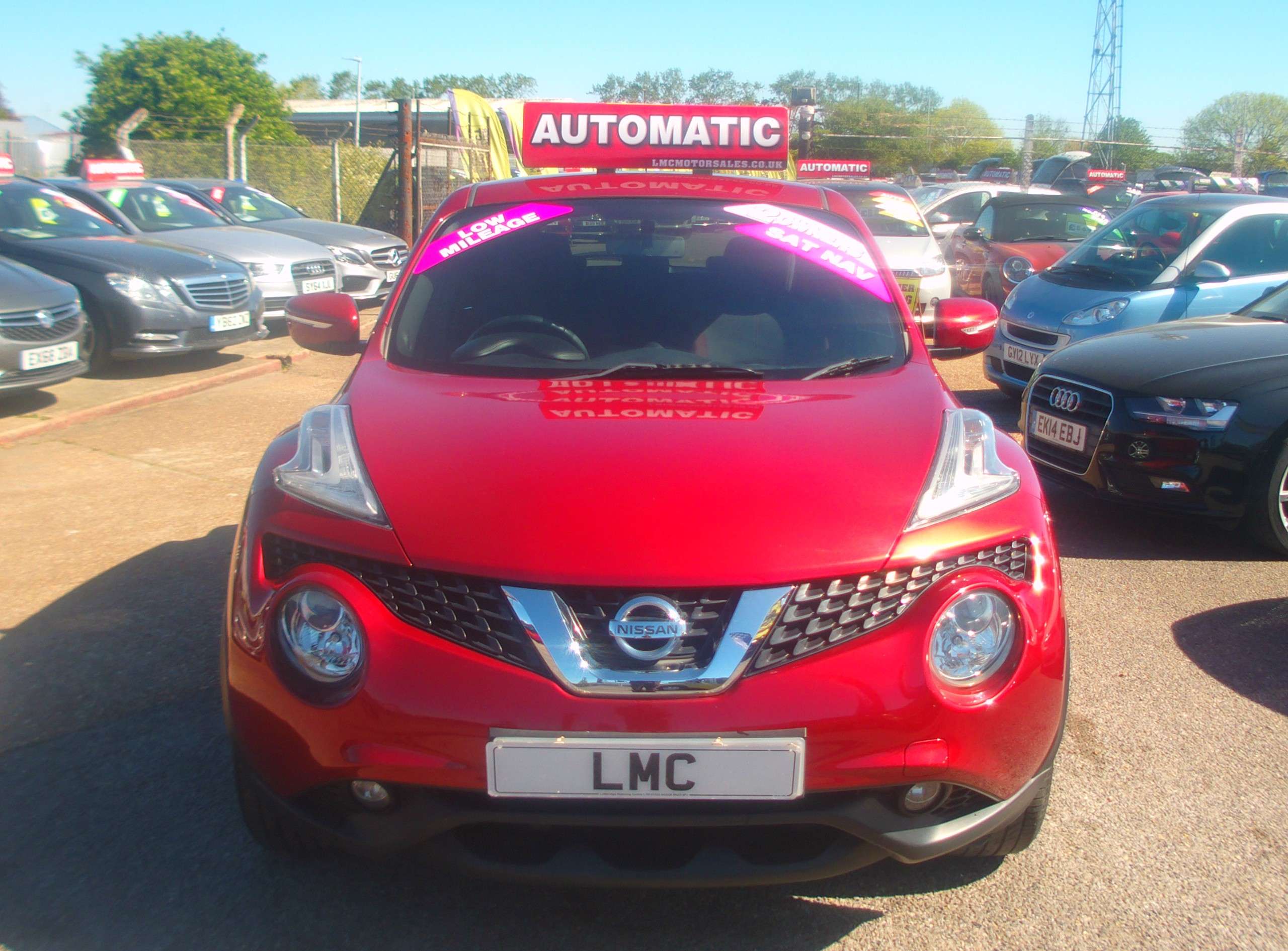 A 2014 NISSAN JUKE Automatic 1.6 Acenta Premium SUV 5dr Petrol XTRON A 2014 NISSAN JUKE Automatic 1.6 Acenta Premium SUV 5dr Petrol XTRON