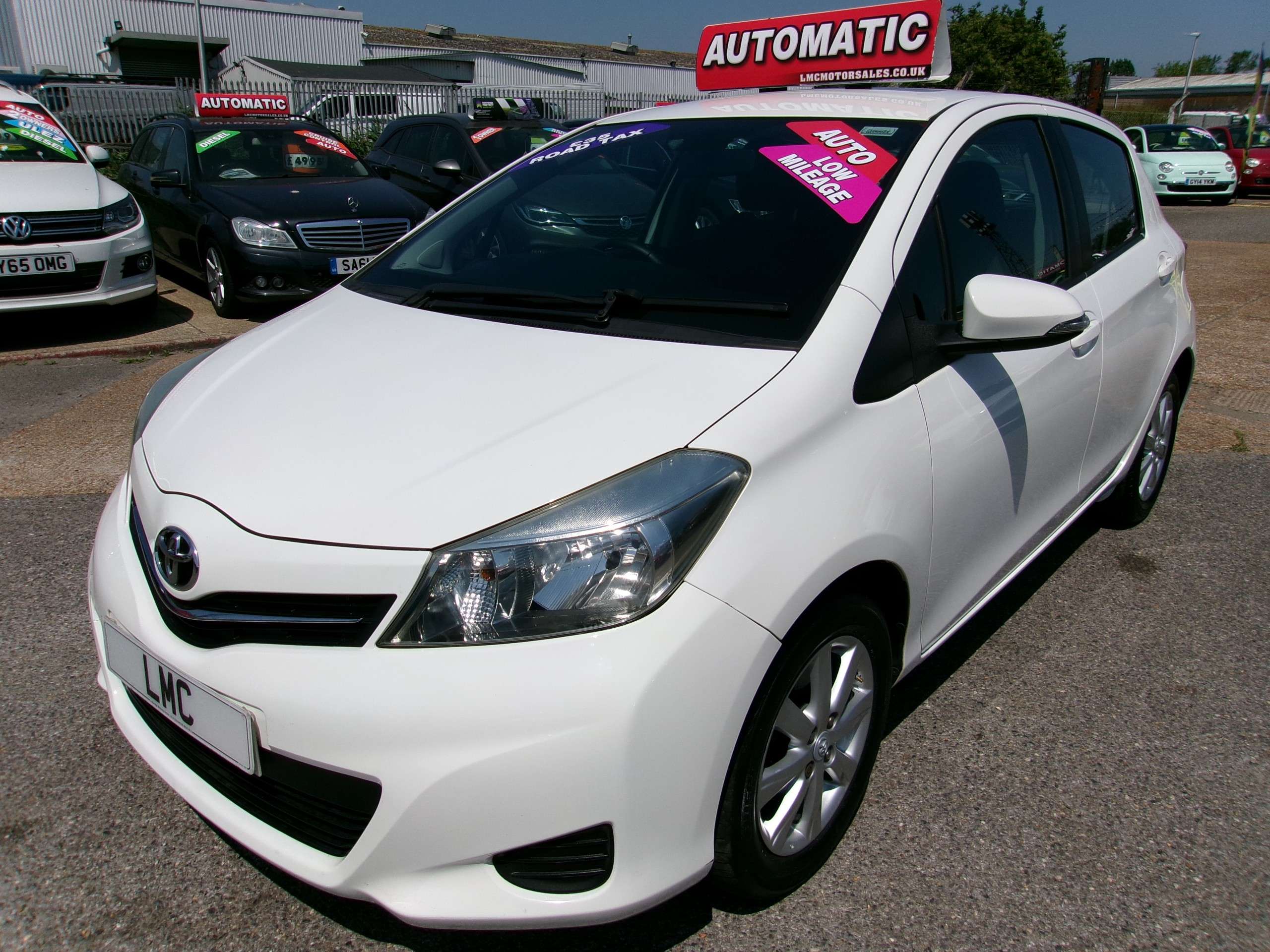 A 2012 TOYOTA YARIS 1.33 Dual VVT-i TR Hatchback 5dr Petrol Multidrive S (101 ps) A 2012 TOYOTA YARIS 1.33 Dual VVT-i TR Hatchback 5dr Petrol Multidrive S (101 ps)