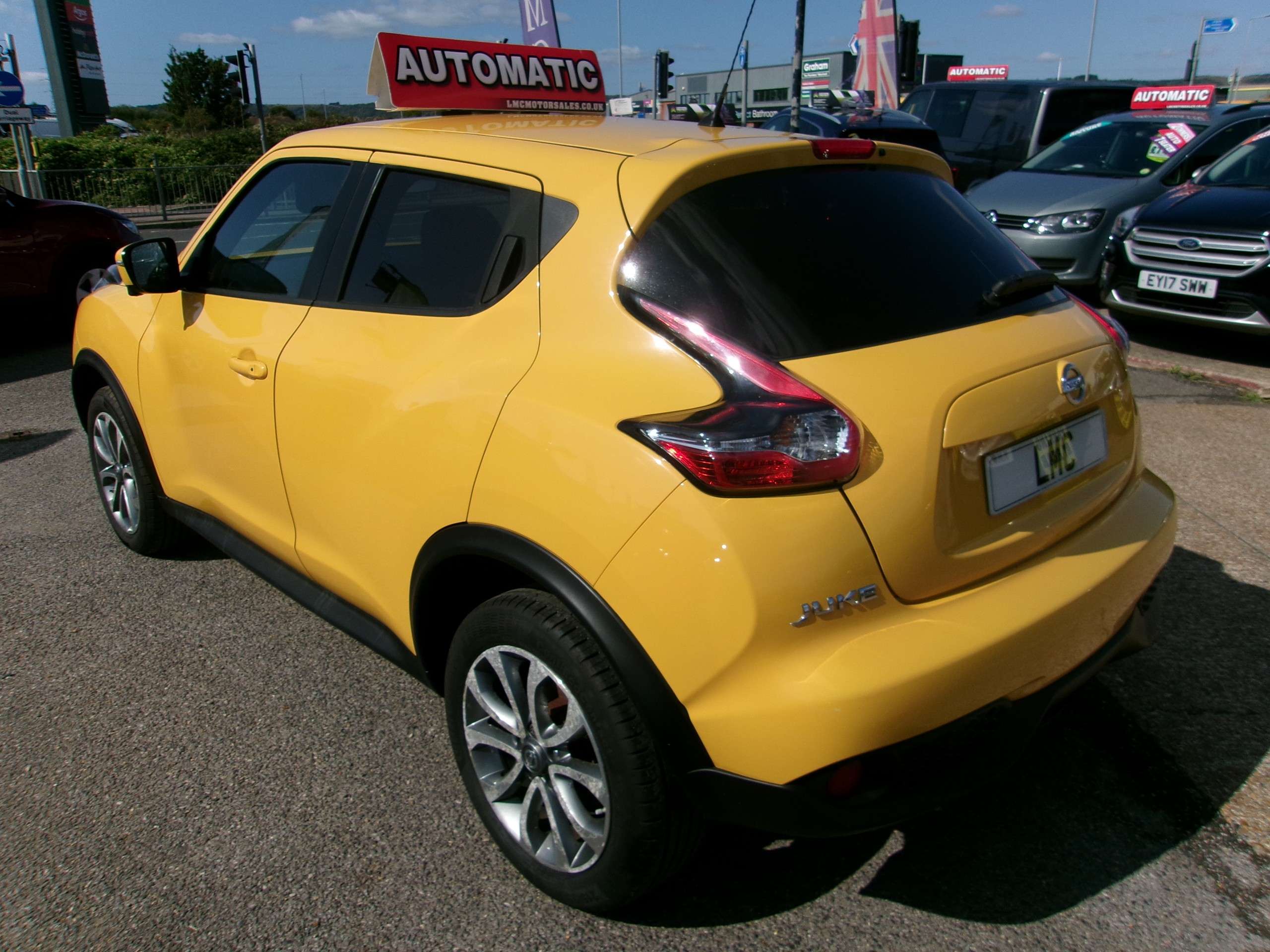 A 2015 NISSAN JUKE Automatic 1.6 Tekna SUV 5dr Petrol XTRON Euro 6 (117 ps) A 2015 NISSAN JUKE Automatic 1.6 Tekna SUV 5dr Petrol XTRON Euro 6 (117 ps)