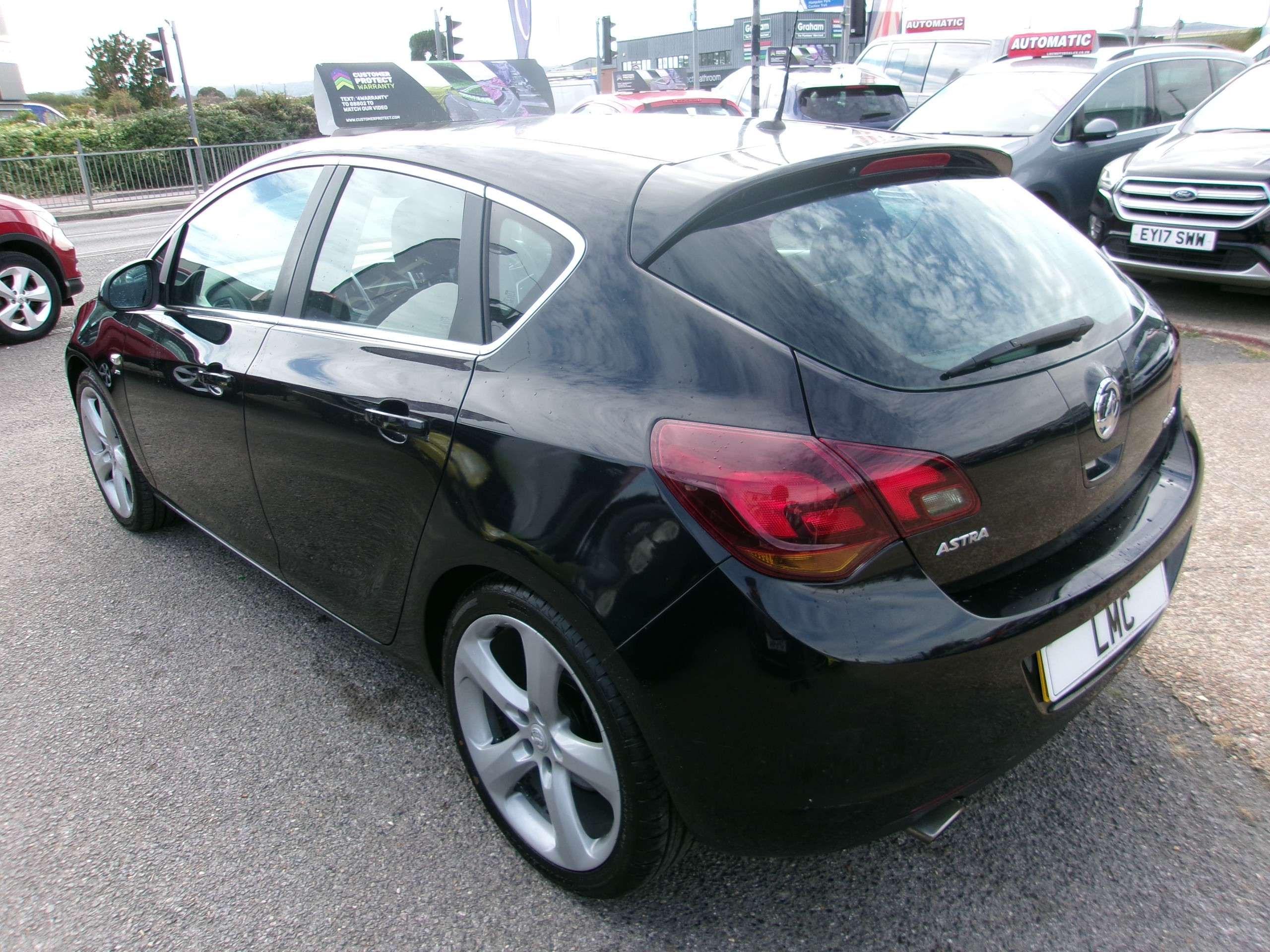 A 2010 VAUXHALL ASTRA 1.6T 16v SRi Hatchback 5dr Petrol Manual (180 ps) A 2010 VAUXHALL ASTRA 1.6T 16v SRi Hatchback 5dr Petrol Manual (180 ps)