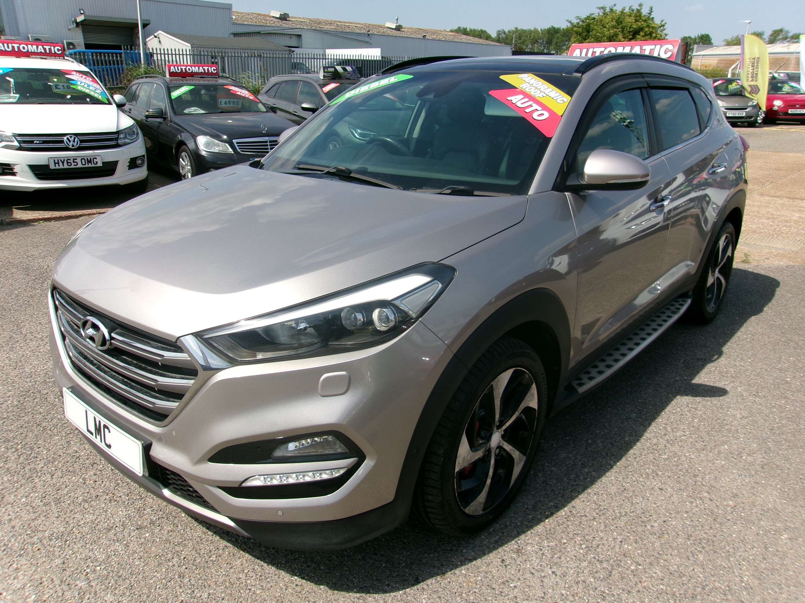 A 2015 HYUNDAI TUCSON AUTOMATIC 2.0 CRDi Premium SE SUV 5dr Diesel 4WD Euro 6 (136 ps) A 2015 HYUNDAI TUCSON AUTOMATIC 2.0 CRDi Premium SE SUV 5dr Diesel 4WD Euro 6 (136 ps)