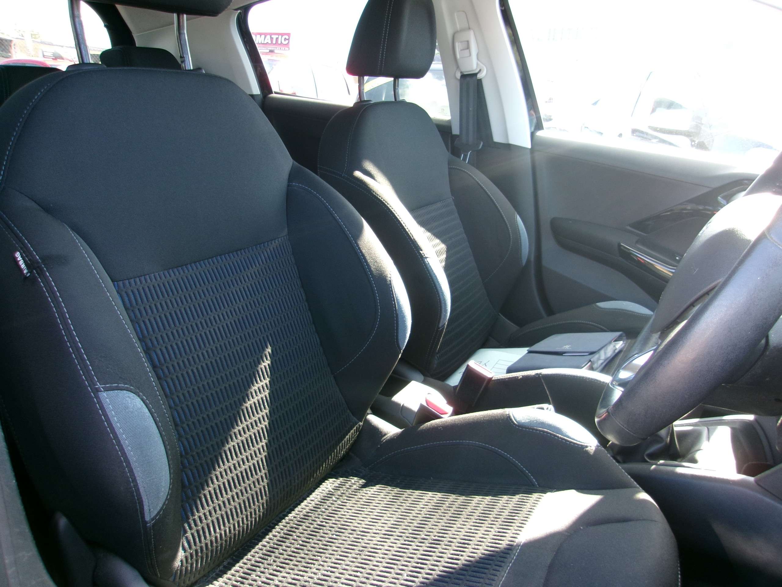 2015 PEUGEOT 208 2015 PEUGEOT 208