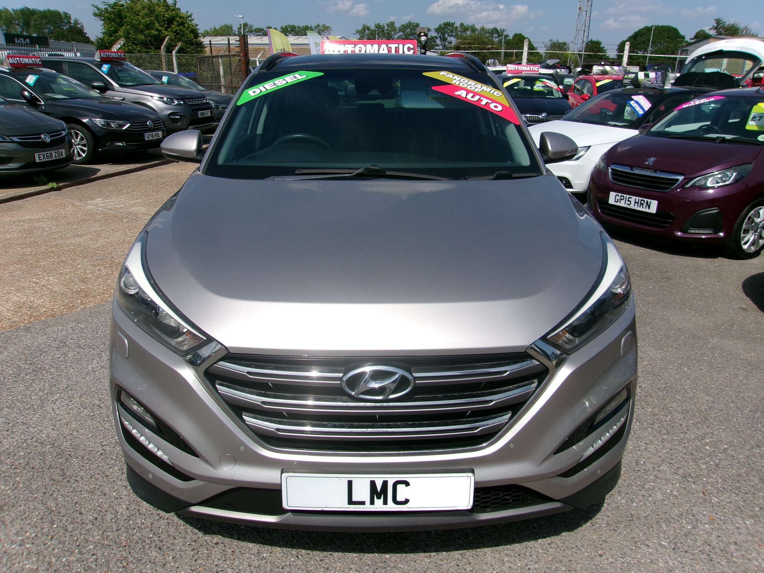 A 2015 HYUNDAI TUCSON AUTOMATIC 2.0 CRDi Premium SE SUV 5dr Diesel 4WD Euro 6 (136 ps) A 2015 HYUNDAI TUCSON AUTOMATIC 2.0 CRDi Premium SE SUV 5dr Diesel 4WD Euro 6 (136 ps)