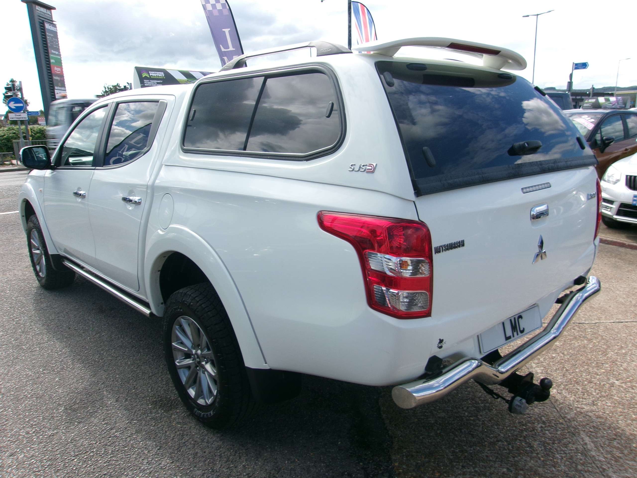 A 2016 MITSUBISHI L200 2.4 DI-D DC Titan Pickup Double Cab 4dr Diesel Manual 4WD Euro 5 (178 ps) A 2016 MITSUBISHI L200 2.4 DI-D DC Titan Pickup Double Cab 4dr Diesel Manual 4WD Euro 5 (178 ps)