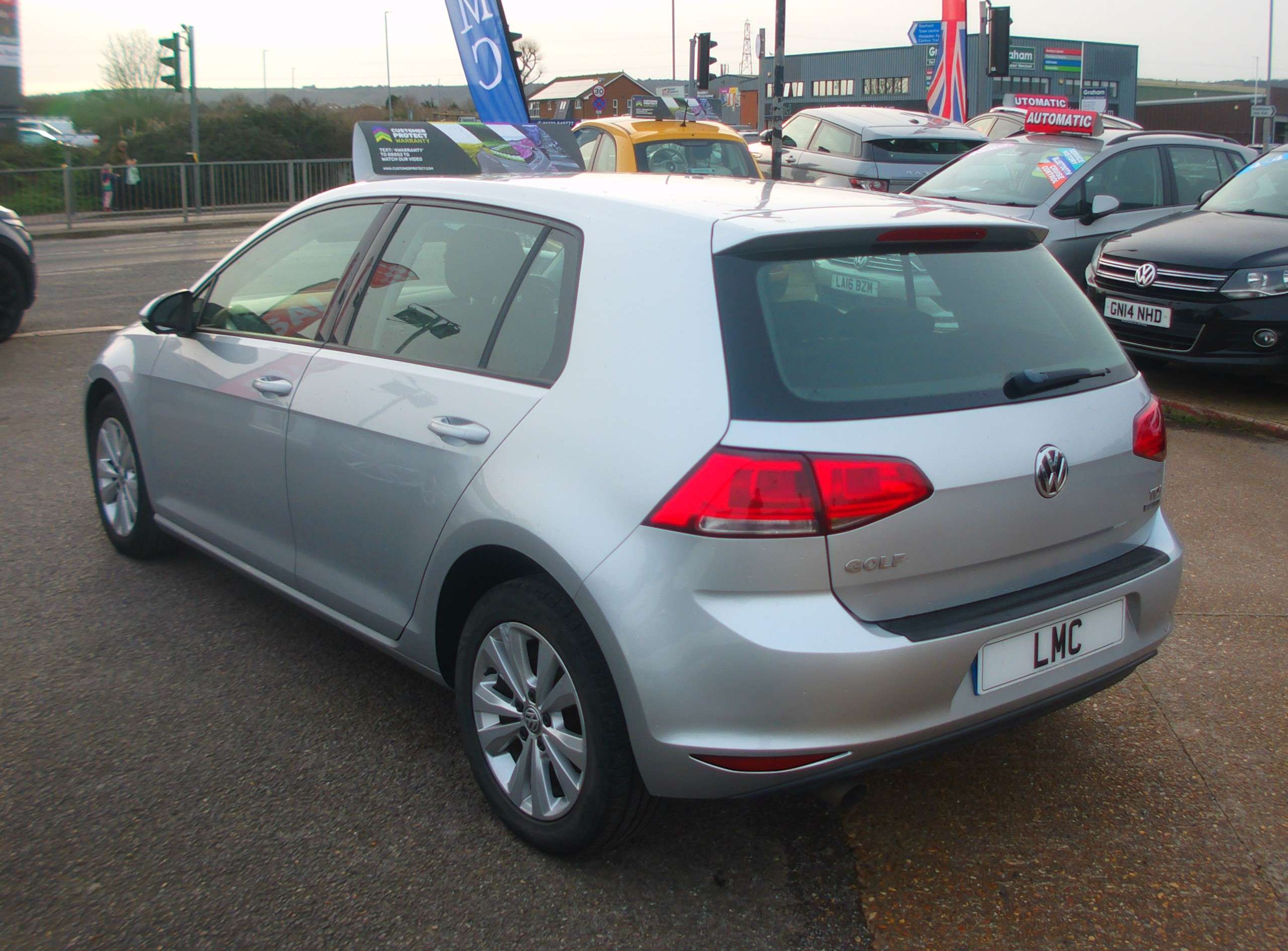 A 2013 VOLKSWAGEN GOLF 1.6 TDI BlueMotion Tech SE Hatchback 5dr Diesel Manual (s/s) A 2013 VOLKSWAGEN GOLF 1.6 TDI BlueMotion Tech SE Hatchback 5dr Diesel Manual (s/s)