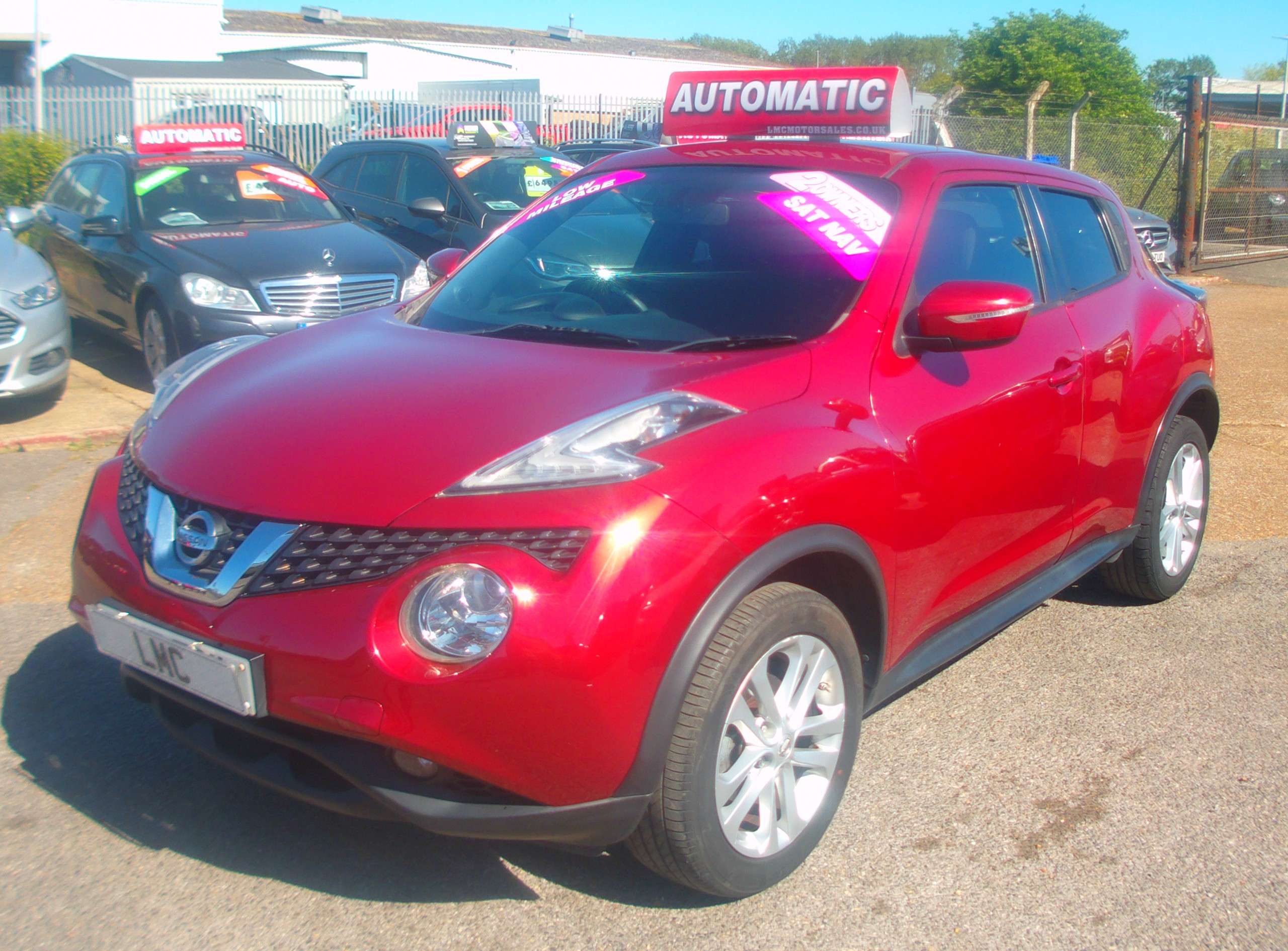A 2014 NISSAN JUKE Automatic 1.6 Acenta Premium SUV 5dr Petrol XTRON A 2014 NISSAN JUKE Automatic 1.6 Acenta Premium SUV 5dr Petrol XTRON
